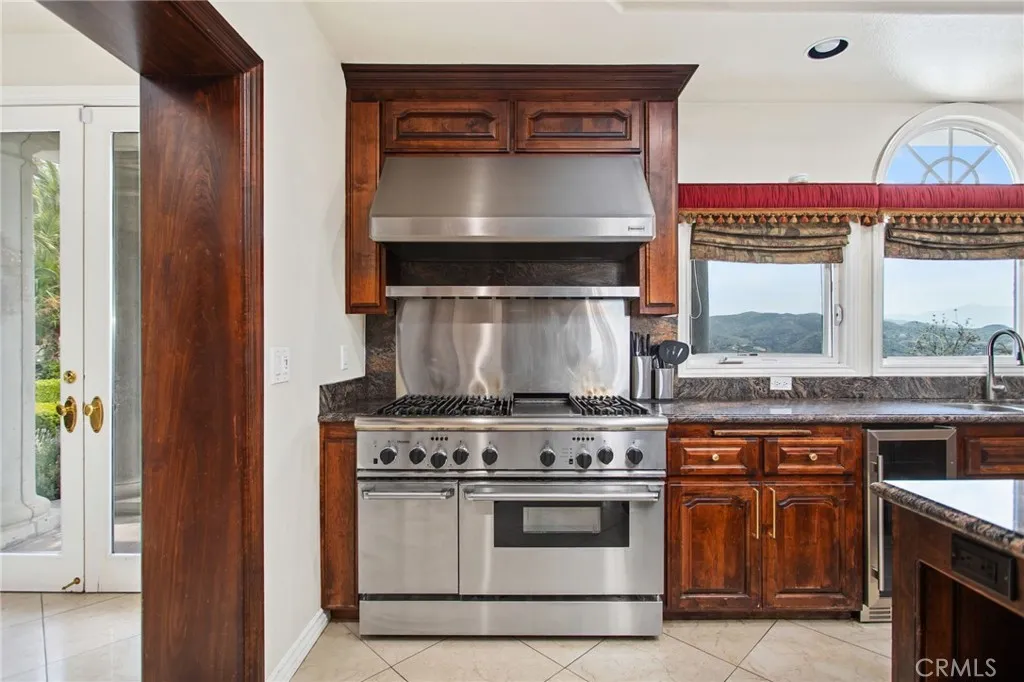 20976 Bentley Drive, Lake Mathews, California 92570 home-pic-8